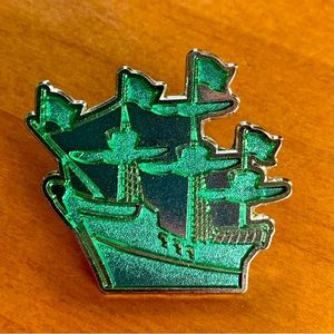 Pirates of the Caribbean Ship shimmery Disney pin - green and gold